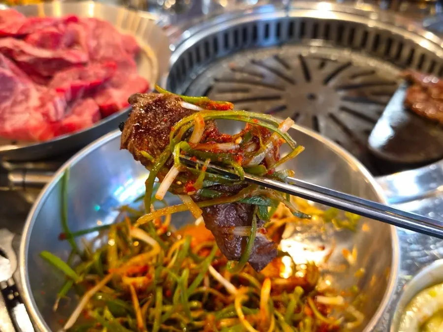 Grilled beef dipped in salt