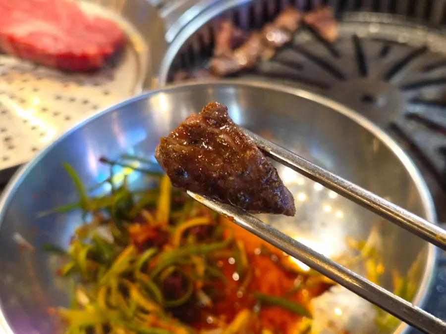 The final piece of grilled salchi-sal