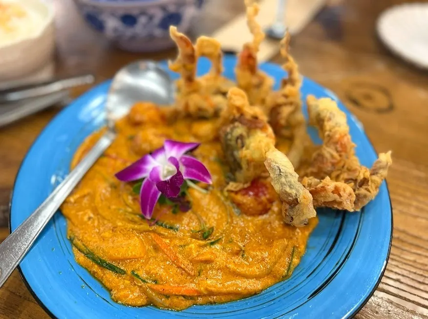 A plate of crab curry at Soi Nana Seongsu