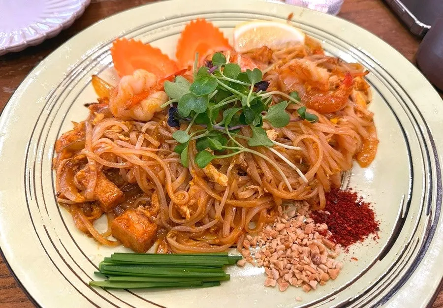 A plate of pad thai with shrimp at Soi Nana Seongsu