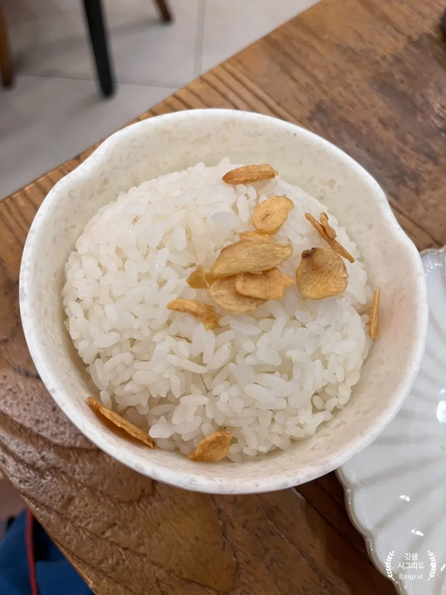 A plate of Thai food at Soi Nana Seongsu