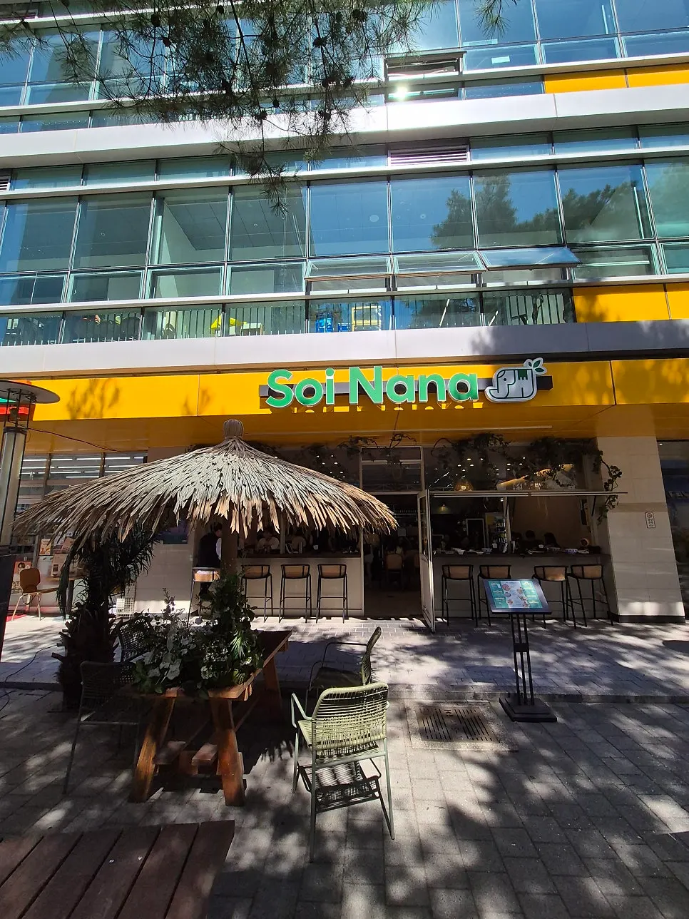 The eye-catching exterior of Soi Nana Seongsu from afar