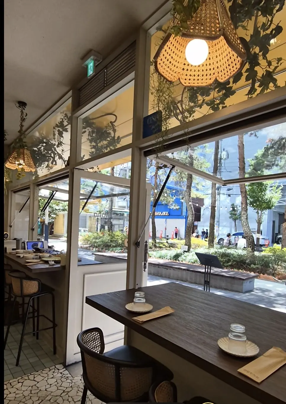 The storefront that feels like a Bangkok resort café