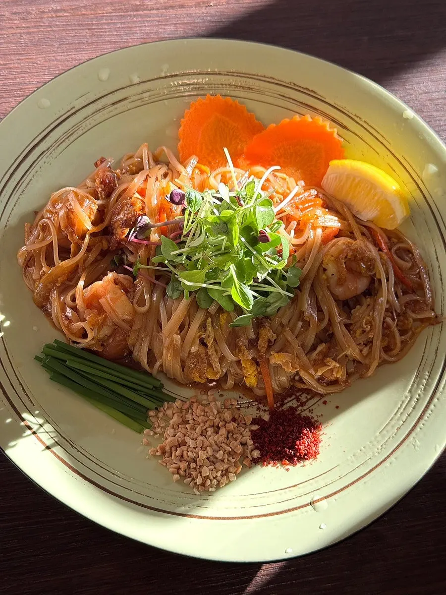 A plate of pad thai kung served at the table