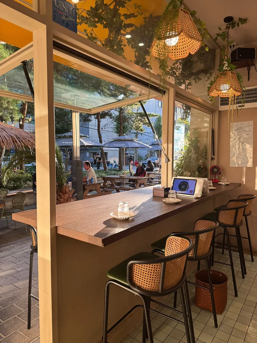 Interior of Soi Nana Seongsu, a good spot for a date