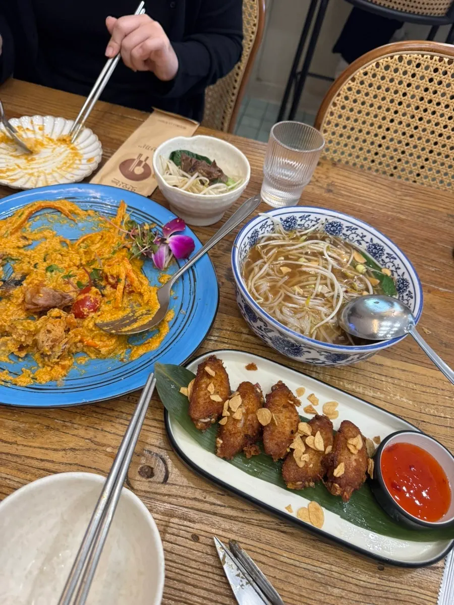 Dining scene at Soi Nana Seongsu