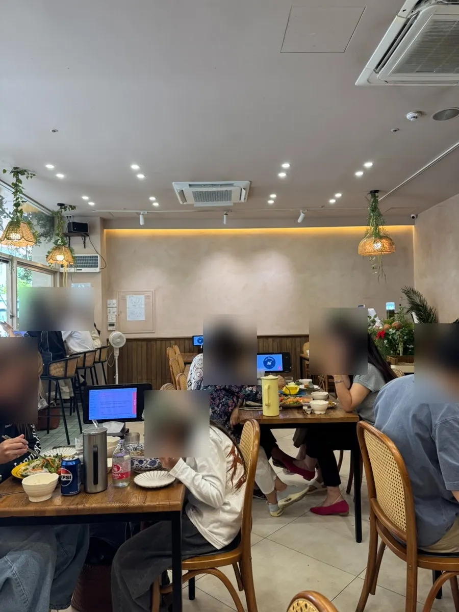Exotic interior of Soi Nana Seongsu