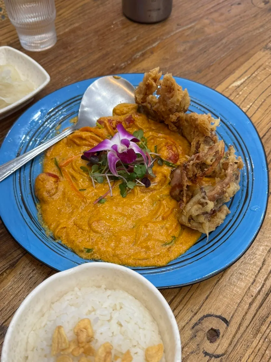 Rice topped with curry sauce