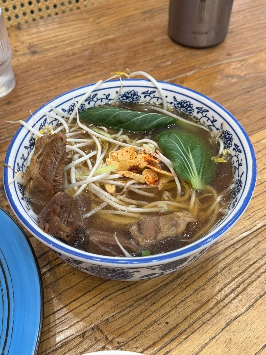 Aronsatae beef pho at Soi Nana Seongsu