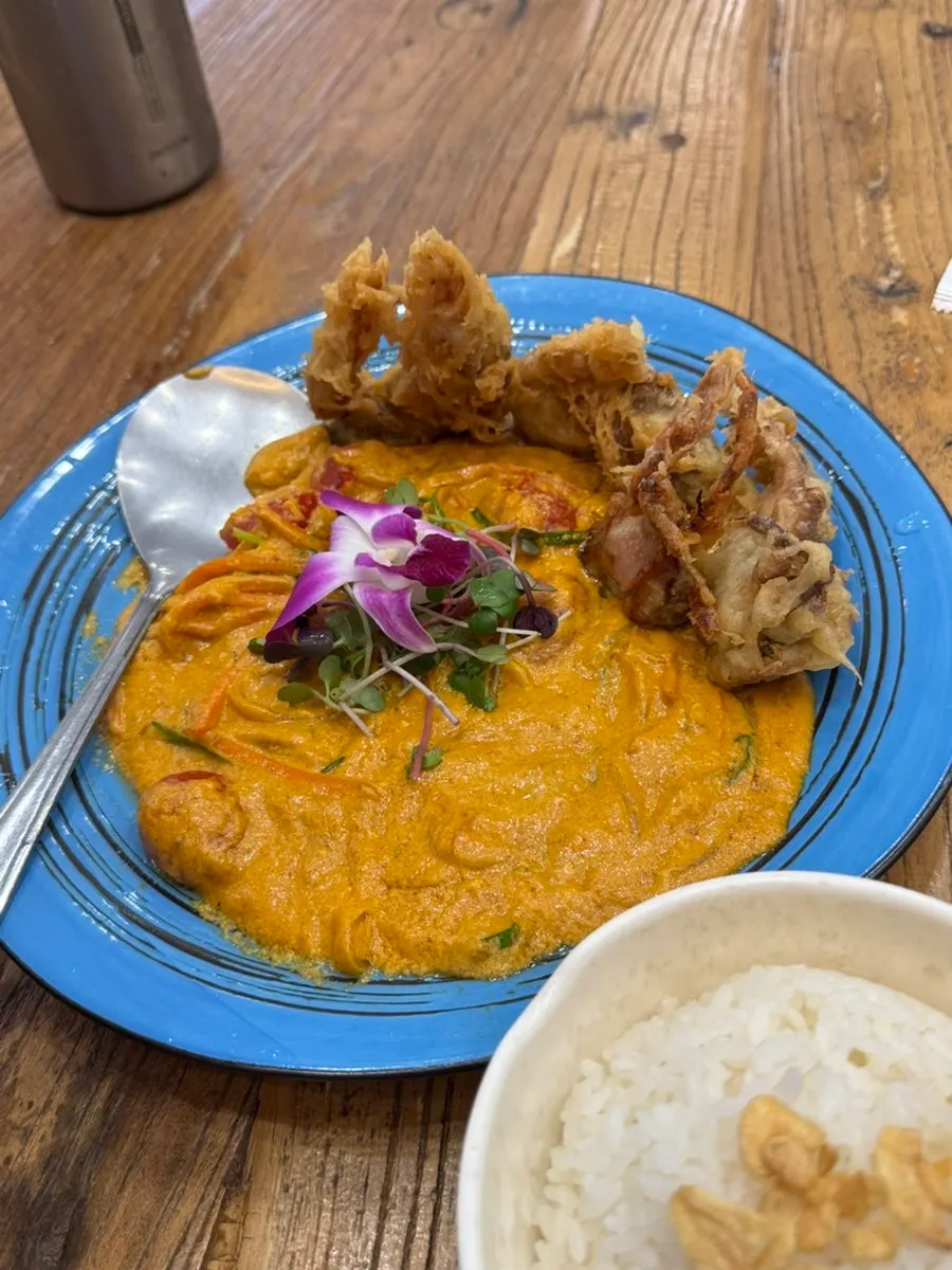 Garlic chip chicken wings at Soi Nana Seongsu