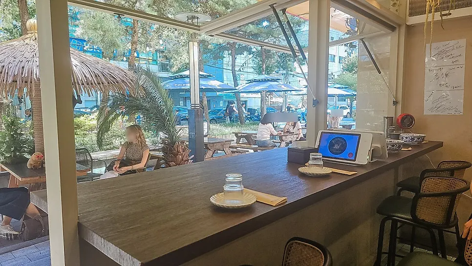 Table area at Soi Nana Seongsu with a Southeast Asian resort feel