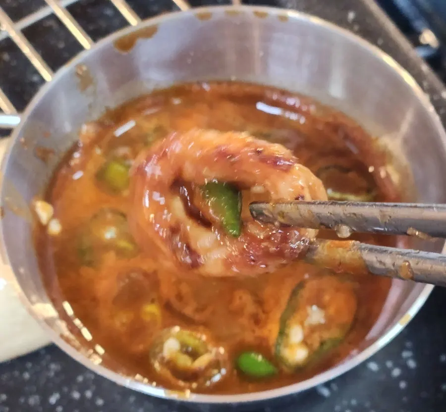 바삭하게 익힌 통막창 클로즈업