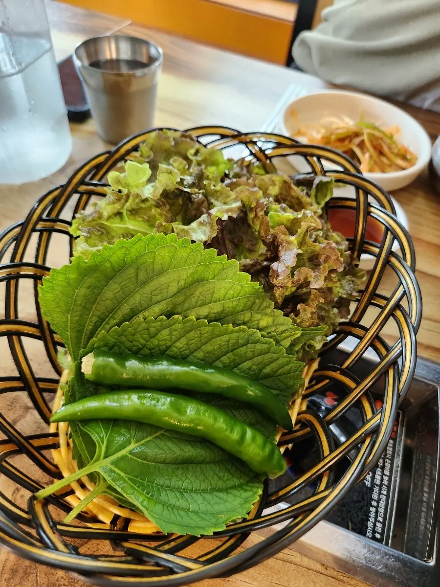Lettuce and perilla leaf wrap with meat and side dishes