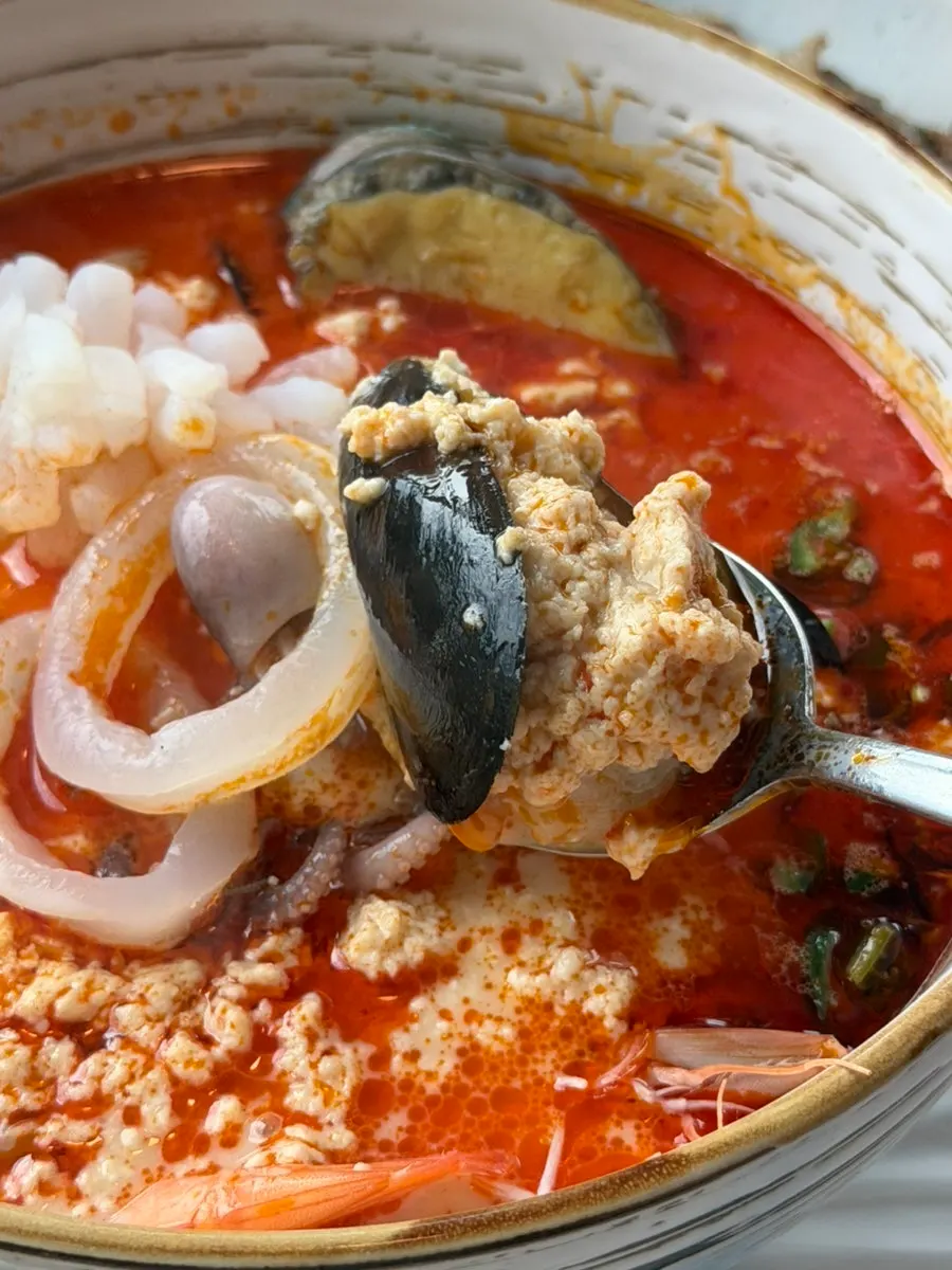 해산물 가득한 전복짬뽕순두부 식사 사진