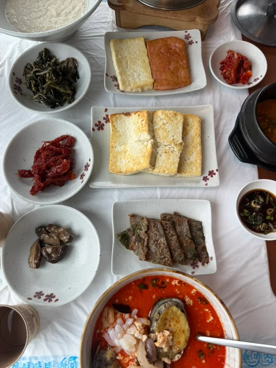 초당순두부와 가마솥밥 상차림