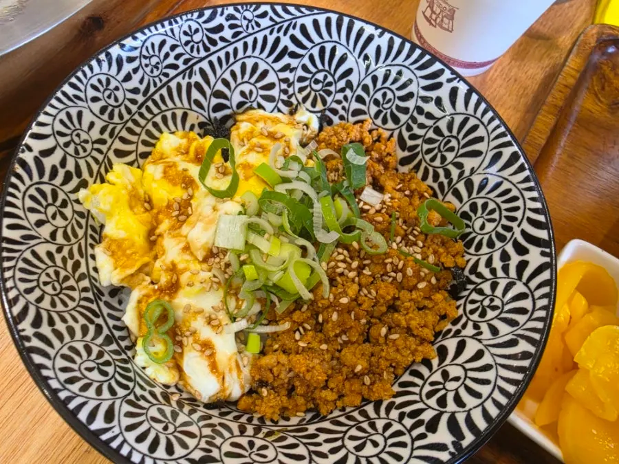 아기 식사로 주문한 미니 부타동