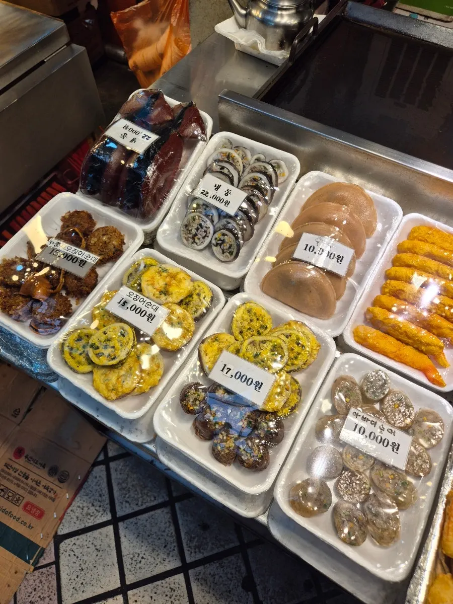 Variety of fried snacks at Hwangbuja Twigim