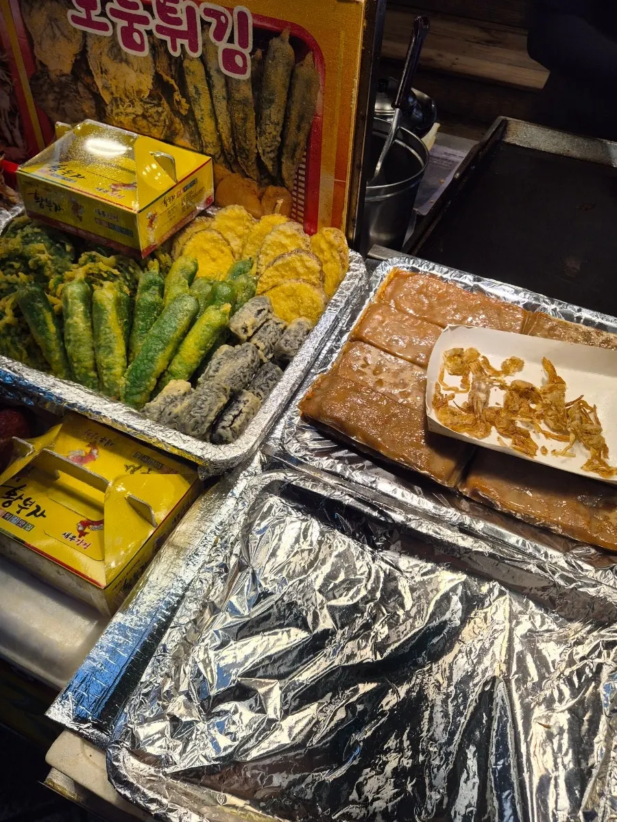 Hwangbuja Twigim snacks fried after ordering