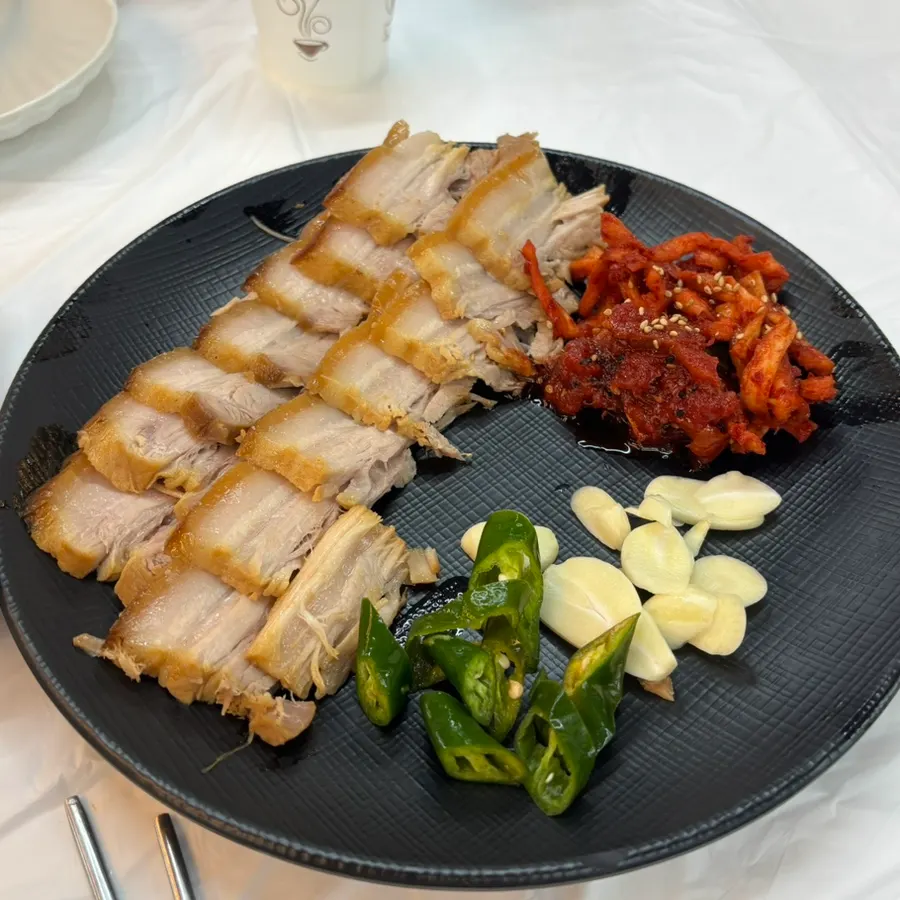 Solo suyuk at Sokcho Topgol Makguksu