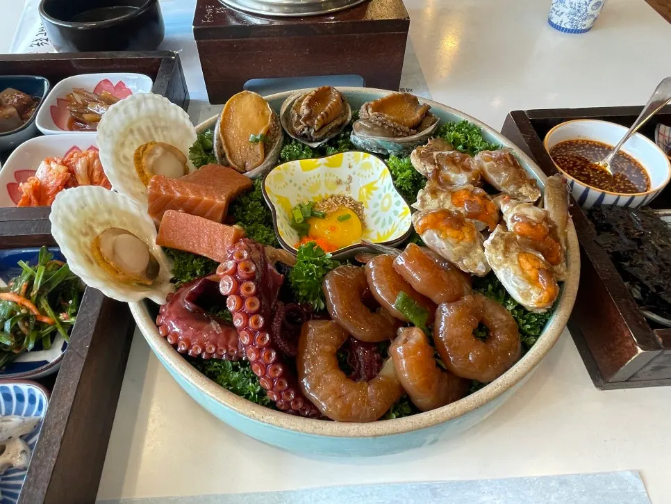 束草그바다로海鲜酱与土豆锅饭一桌