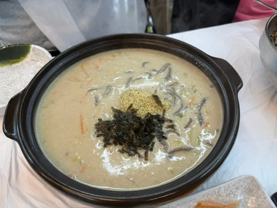 エゴマのスープが濃厚なそばエゴマカルククス