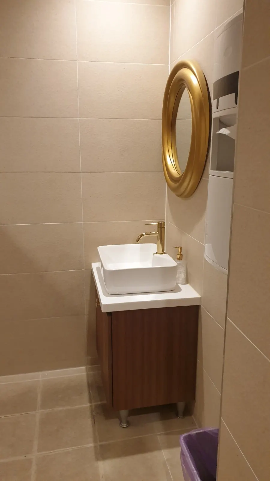 Bigeumdo's clean, well-maintained bathroom