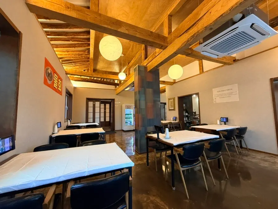 Hall table seating at Bigeumdo