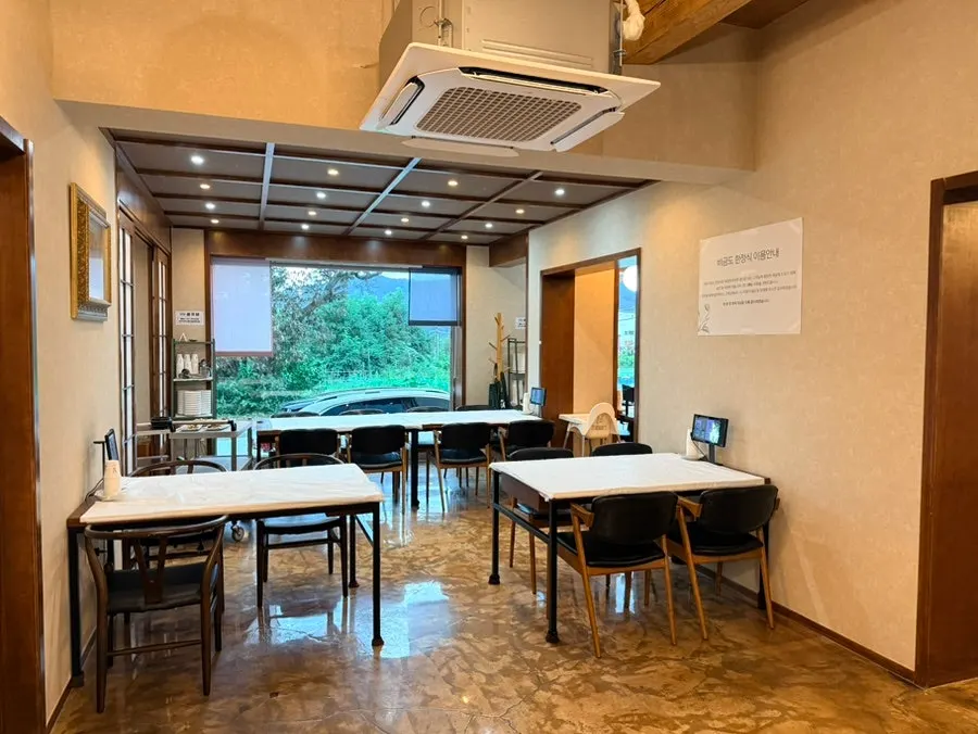 Private room seating at Bigeumdo