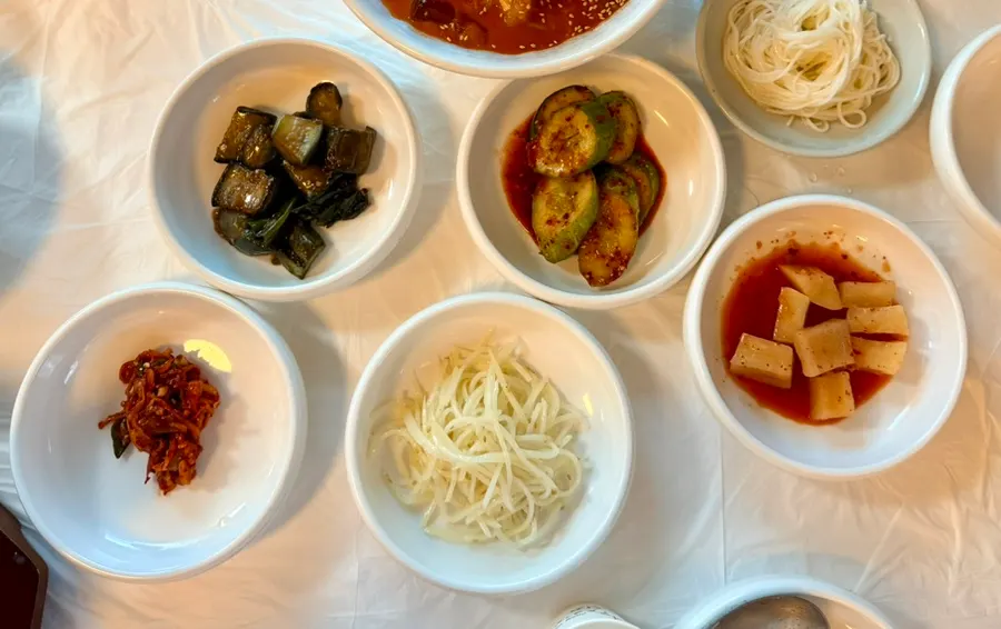 Five side dishes served at Bigeumdo