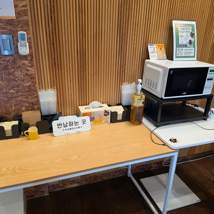 Store area with a microwave and self-return station