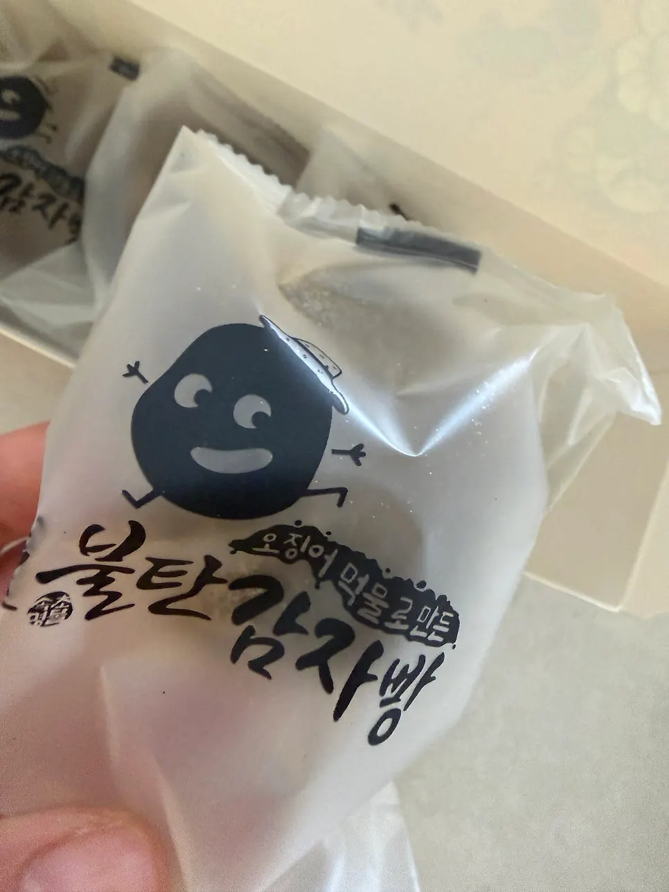 매장 벽면의 연예인 사진
