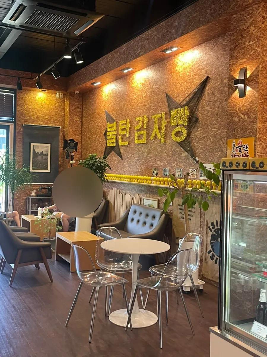 Interior of Bultan Gamja Bread Main Store