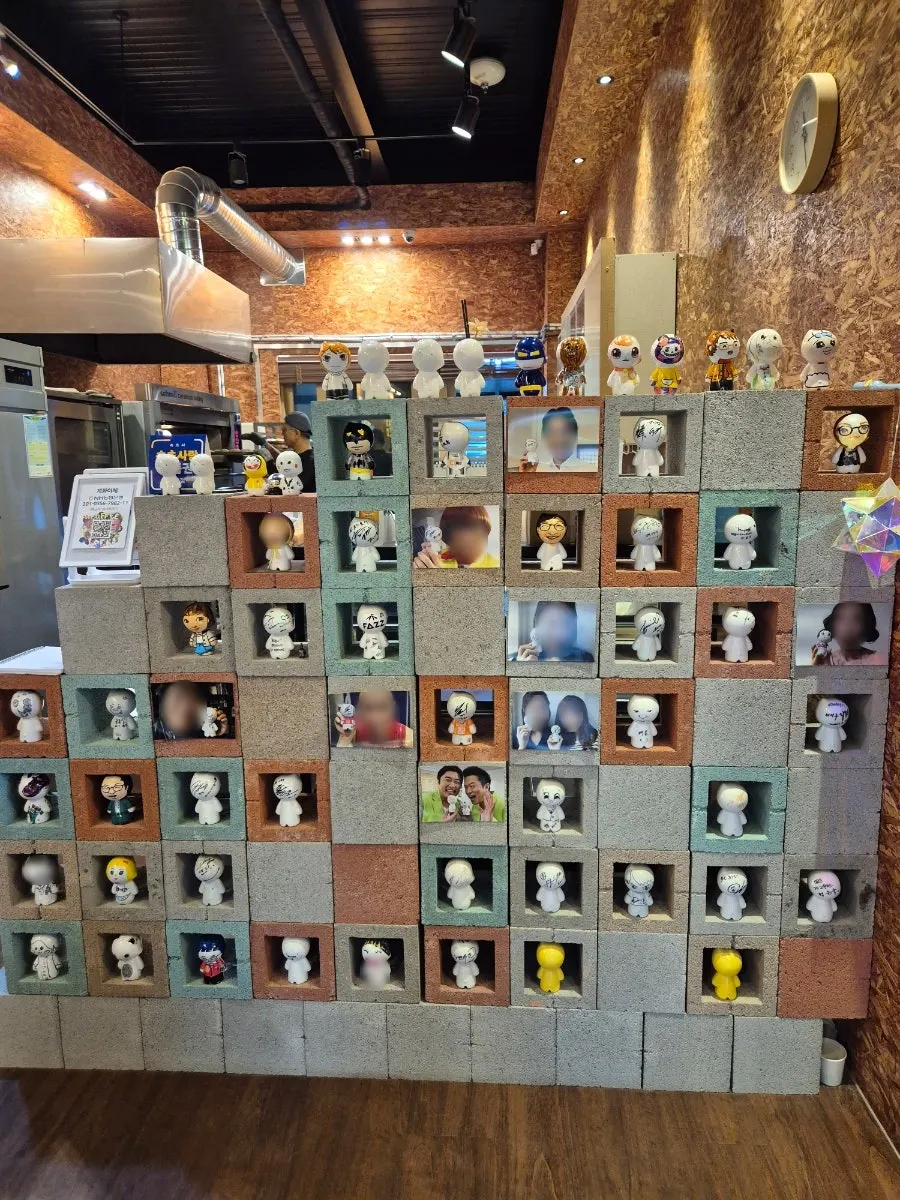 Brand posters and character doll decorations