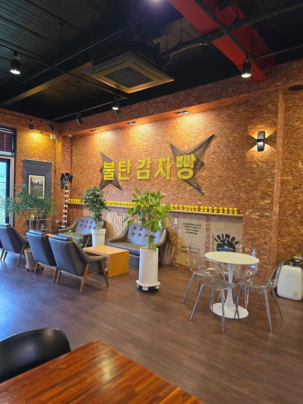 Free parking lot at Sokcho Bultan Gamja Bread Main Store