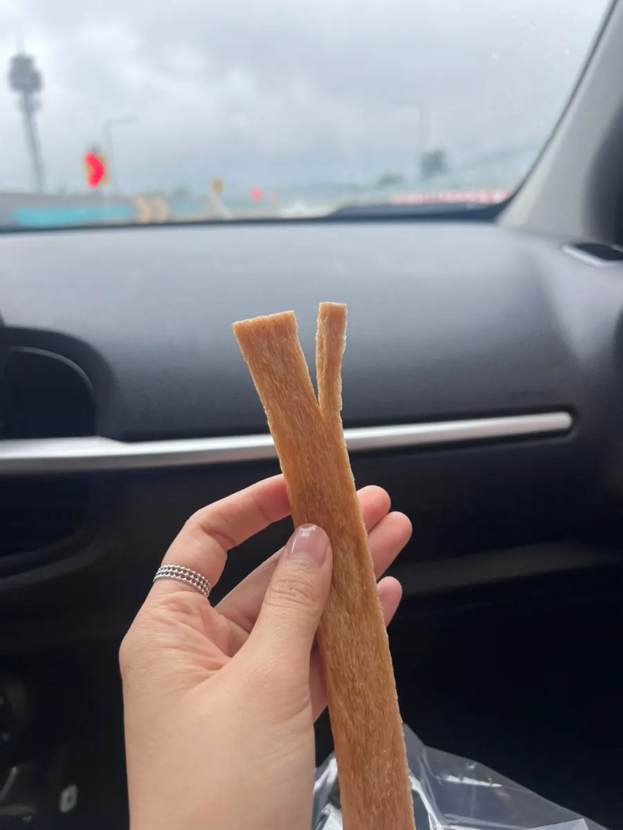 Jjondeugi snack eaten in the car