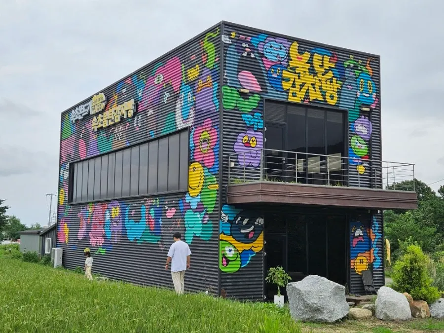 Interior of Sokcho Bultan Gamja Bread Main Store