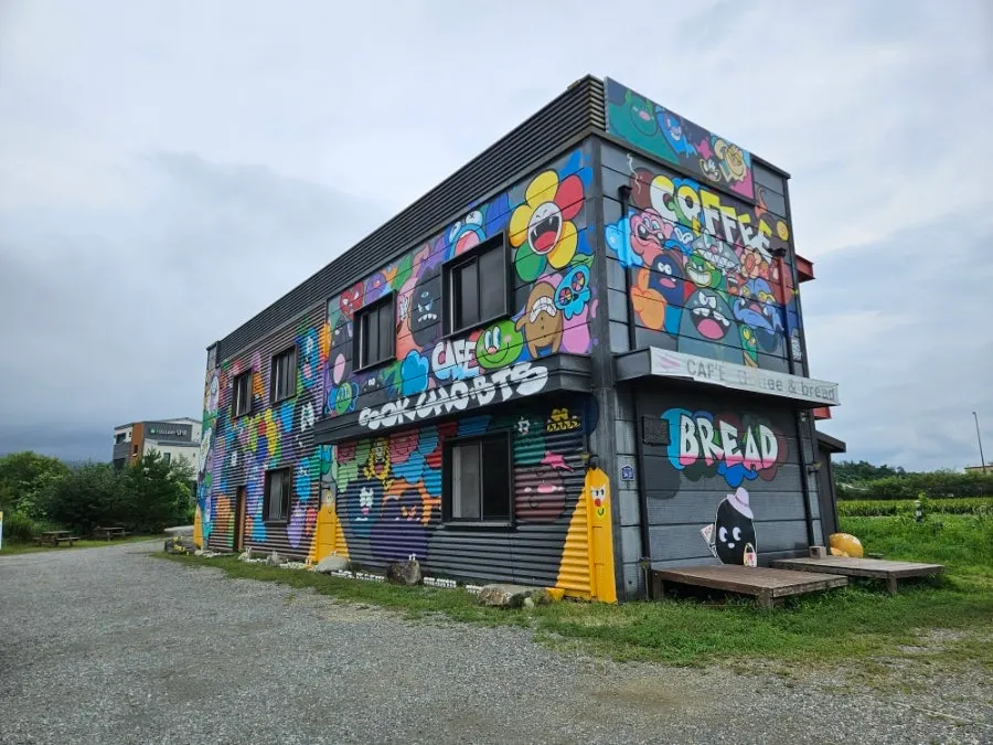 Painted exterior of Sokcho Bultan Gamja Bread Main Store