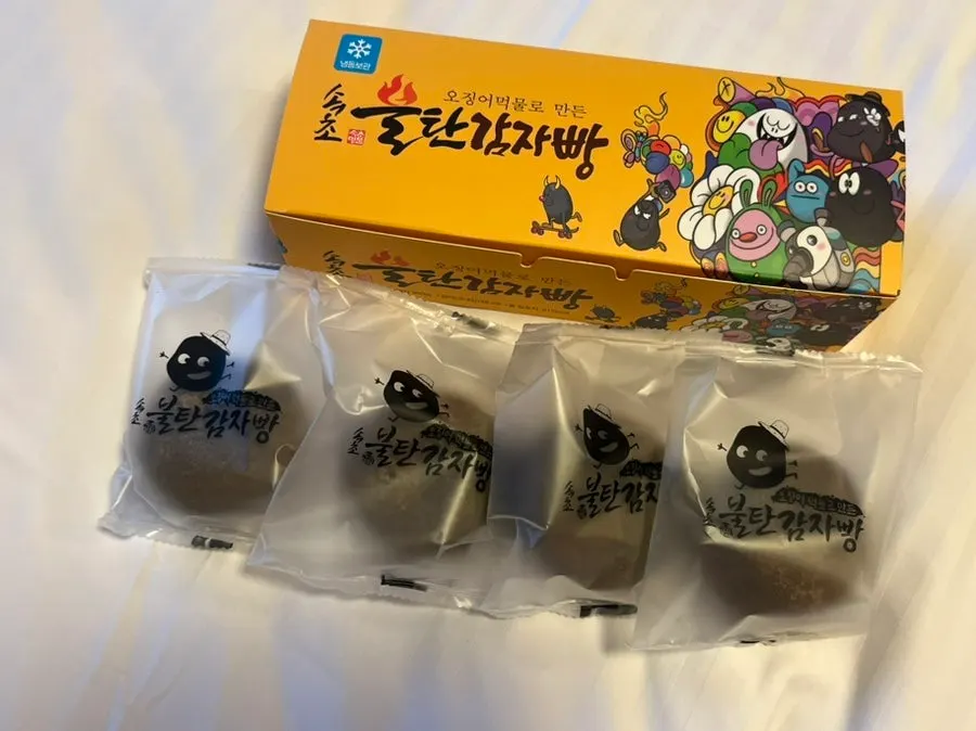 Opened box of the 4-piece potato bread pack