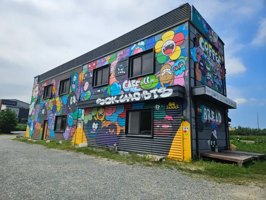 Exterior of Sokcho Bultan Gamja Bread Main Store building