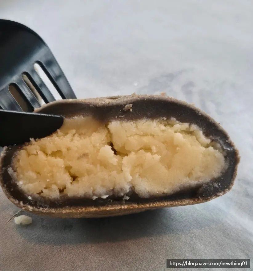 Close-up of burnt potato bread dusted like potato skin
