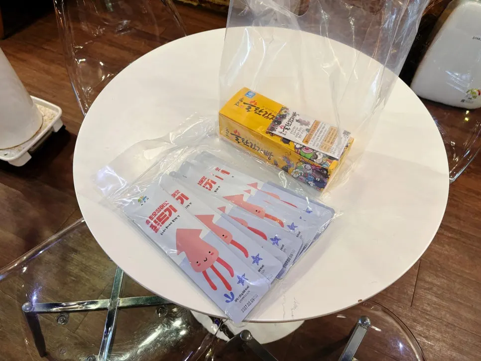 포장해 받은 감자빵 봉투