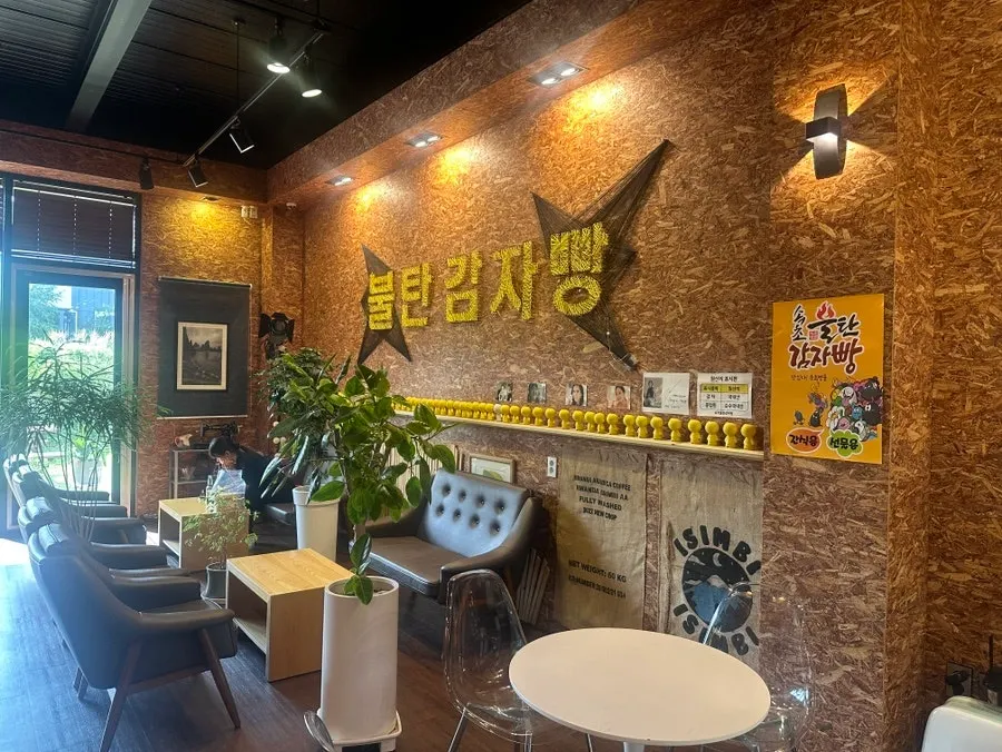 속초불탄감자빵 본점 매장 내부