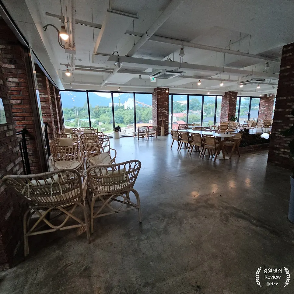 Well-spaced tables at Cafe Neorae