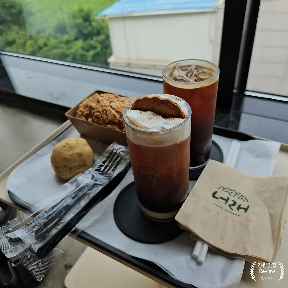 Signature drink and dessert set at Cafe Neorae
