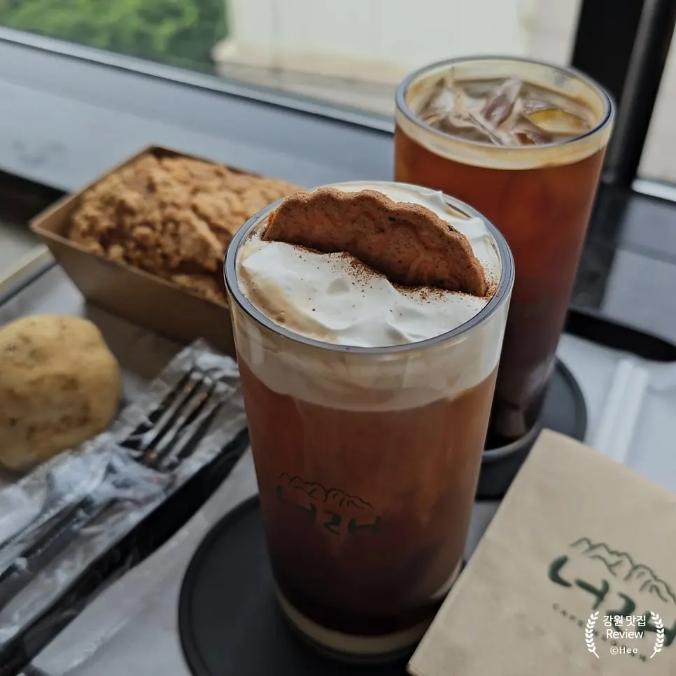 A glass of Cafe Neorae's signature sseoda-shupeoner
