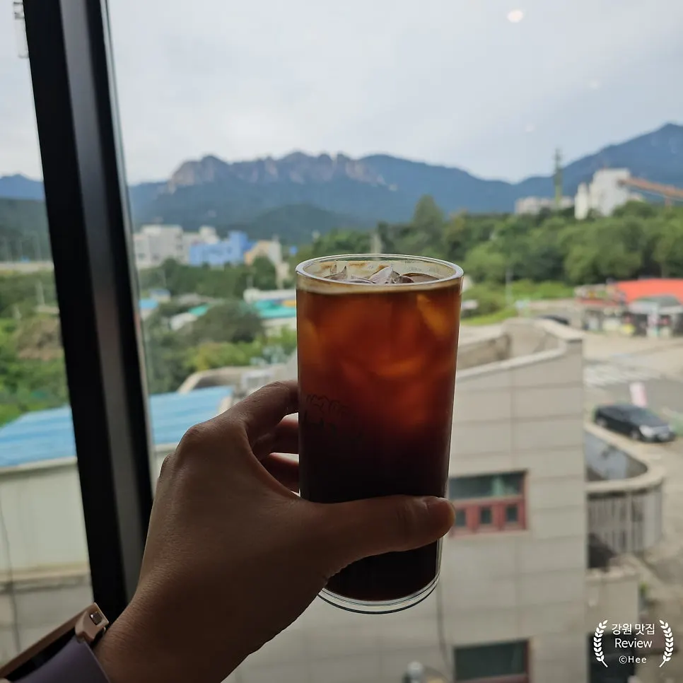 A cup of Cafe Neorae's Americano