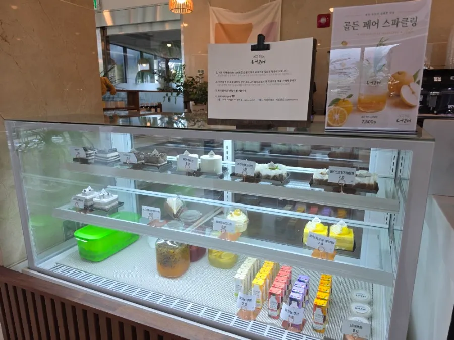 Self-bar with microwave at Cafe Neorae