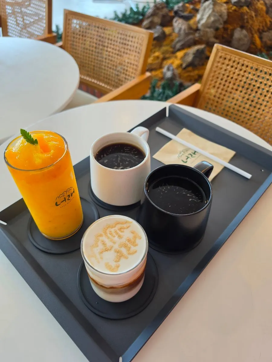 Ordered drinks at a table with an Ulsanbawi Rock view