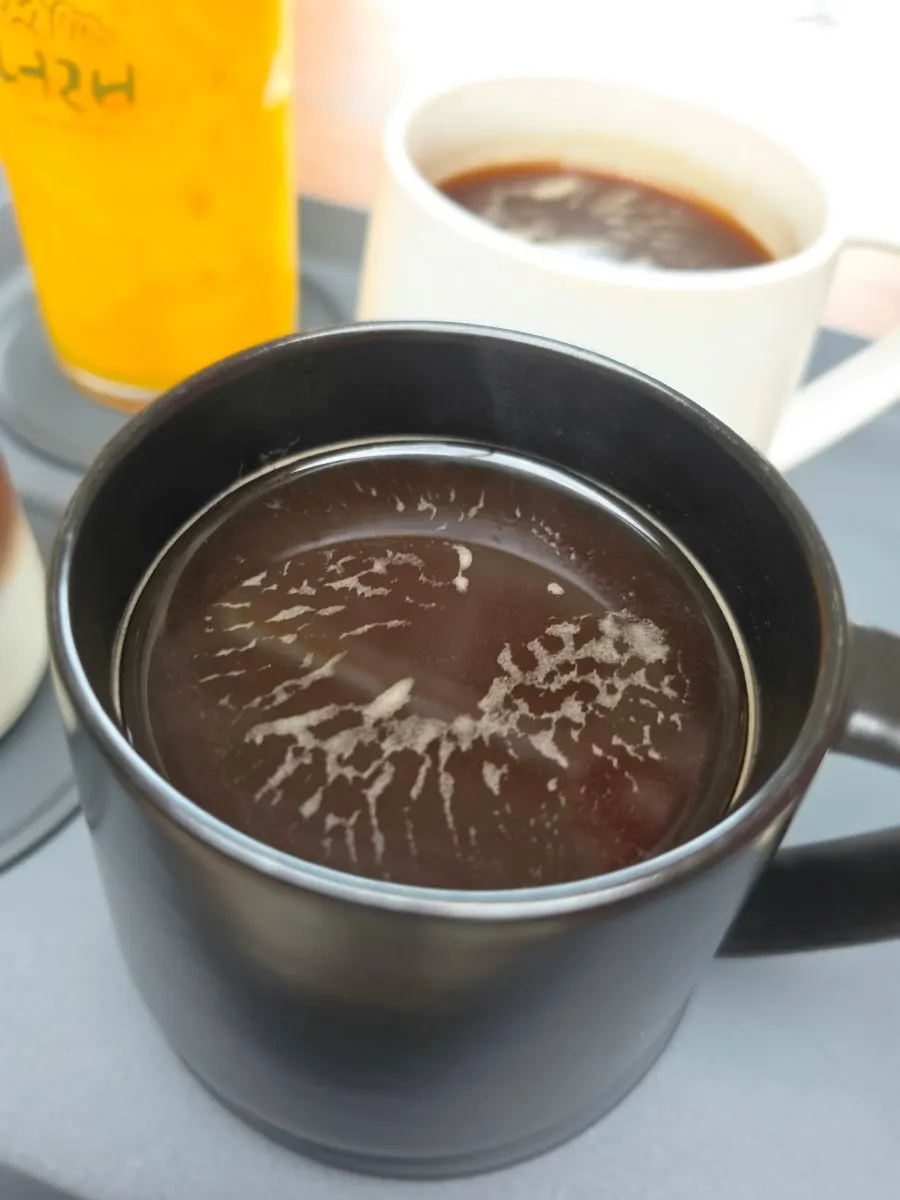 Iced Americano and drink set at Cafe Neorae