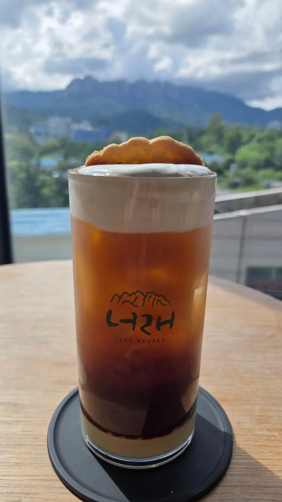 너래쿠키가 올라간 카페너래 쓰어다슈페너
